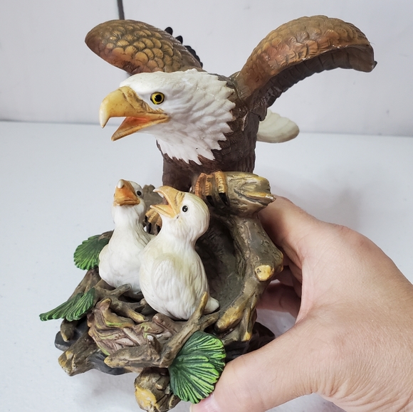 *SOLD* Ceramic Bald Eagle & Eaglets Nesting Statue - Picture 8 of 12